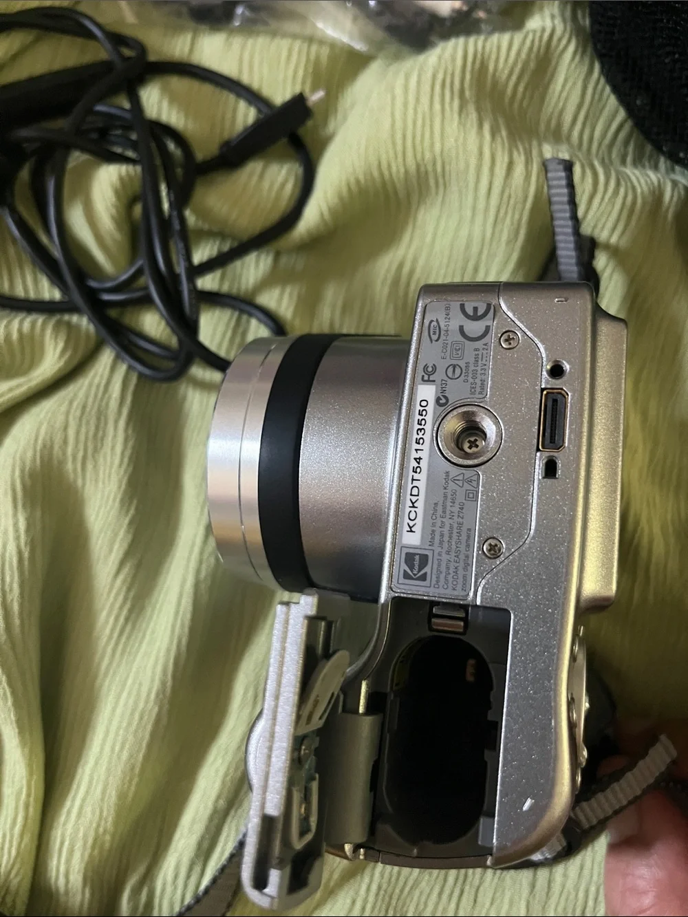 Kodak Silver Compact Digital Camera EasyShare Z740with Black Kodak Carrying Case